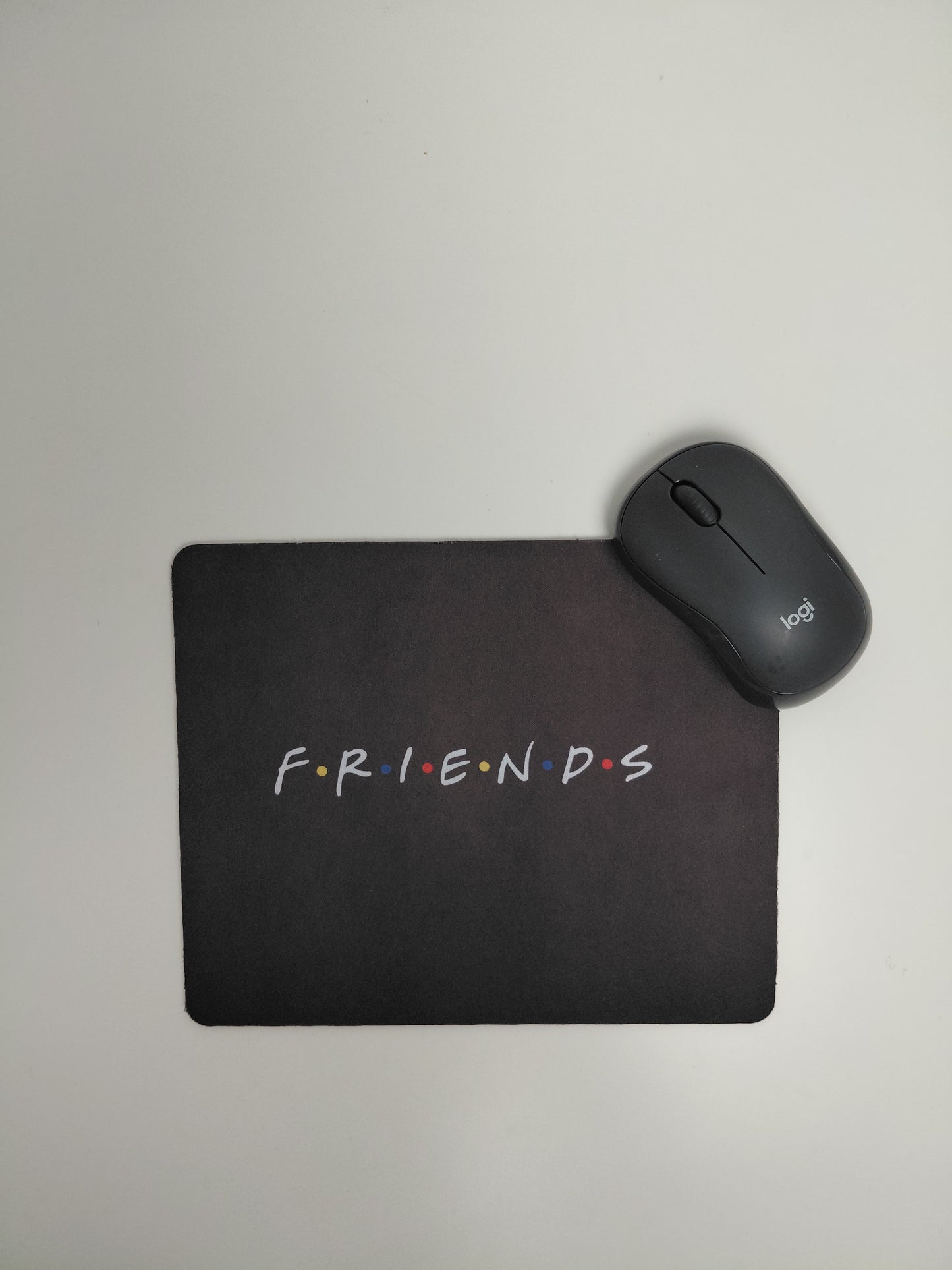 Tapis de souris “FRIENDS” + 3 Stickers