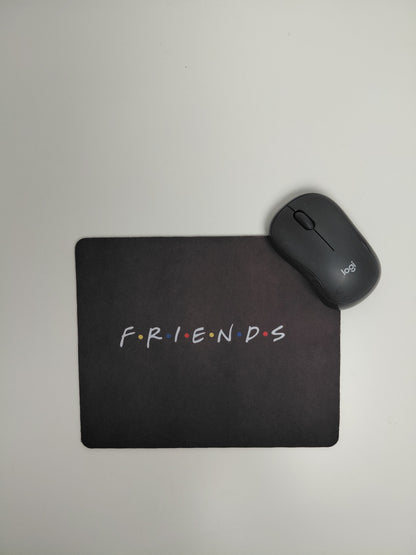 Tapis de souris “FRIENDS” + 3 Stickers